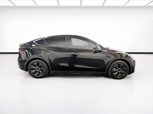 Used 2024 Tesla Model Y Long Range RWD image 23
