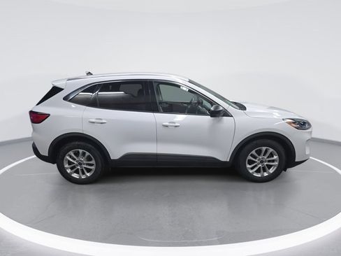 Used 2020 Ford Escape SE image 2