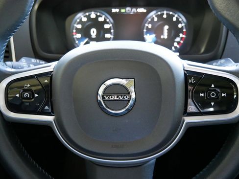 Used 2022 Volvo XC90 T6 Momentum w/ Protection Package image 32