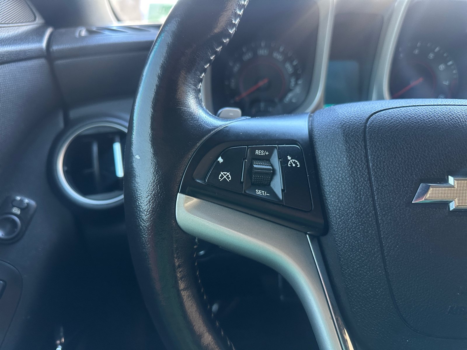 Used 2015 Chevrolet Camaro LT RWD image 17