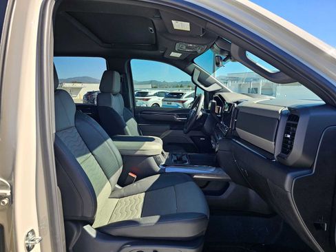 Used 2026 Chevrolet Silverado 2500 ZR2 AWD/4WD image 10