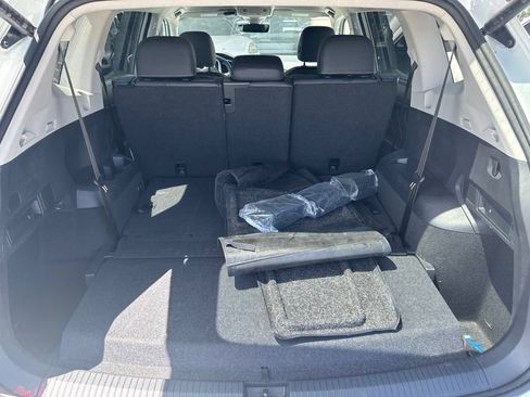 Used 2024 Volkswagen Tiguan SE FWD image 14