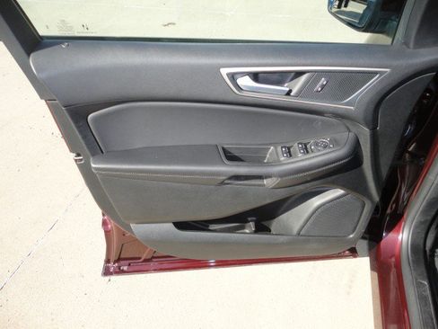 Used 2024 Ford Edge SEL image 3