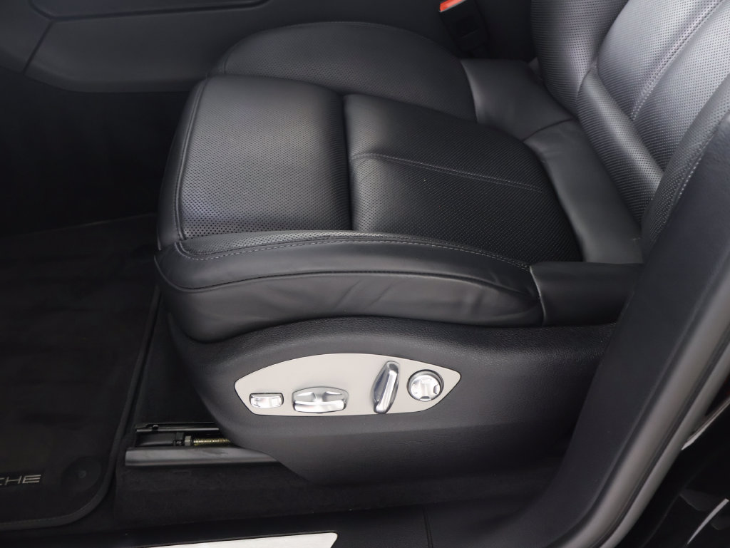 Certified 2023 Porsche Macan S AWD/4WD image 12