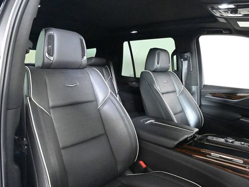 Used 2022 Cadillac Escalade Premium Luxury image 16