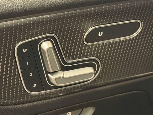 Certified 2022 Mercedes-Benz GLB 250 4MATIC image 17