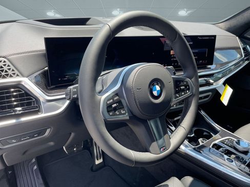 Used 2026 BMW X7 xDrive40i w/ M Sport Package image 4