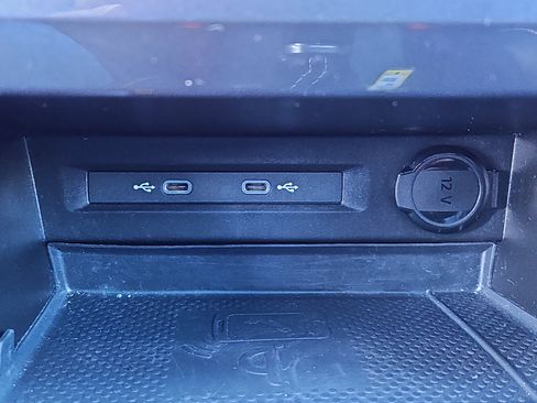 Certified 2023 Volkswagen Tiguan SE R-Line image 13