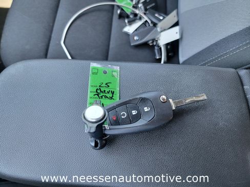 Used 2025 Chevrolet Trax RS w/ Driver Confidence Package image 28