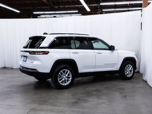 Used 2025 Jeep Grand Cherokee Laredo X AWD/4WD image 6