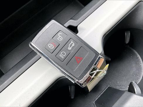 Used 2025 Land Rover Defender 110 X-Dynamic SE image 14