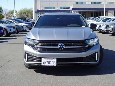 Used 2023 Volkswagen Jetta Sport image 2