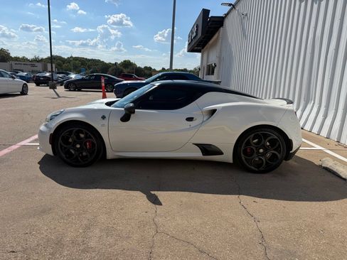 Used 2016 Alfa Romeo 4C Coupe w/ Coupe Track Package 1 RWD image 3