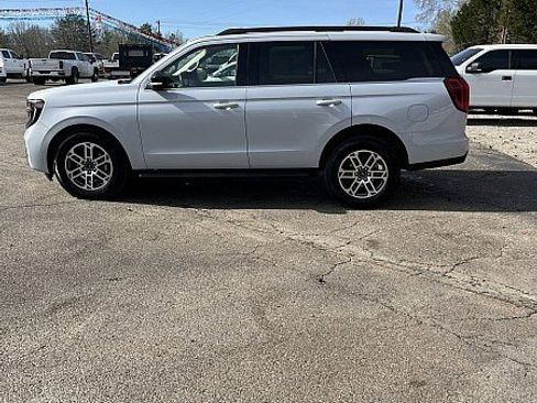 Used 2025 Ford Expedition Active image 4