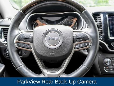 Used 2019 Jeep Cherokee Overland w/ Technology Group AWD/4WD image 25