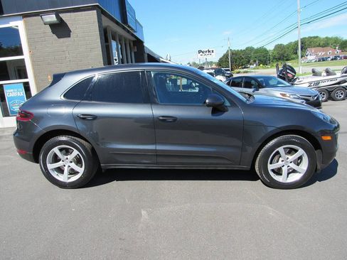 Used 2018 Porsche Macan AWD/4WD image 3