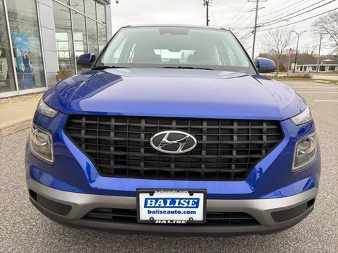 Used 2025 Hyundai Venue SE image 2