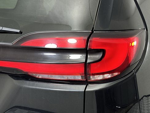 Used 2023 Chrysler Pacifica Limited FWD image 26