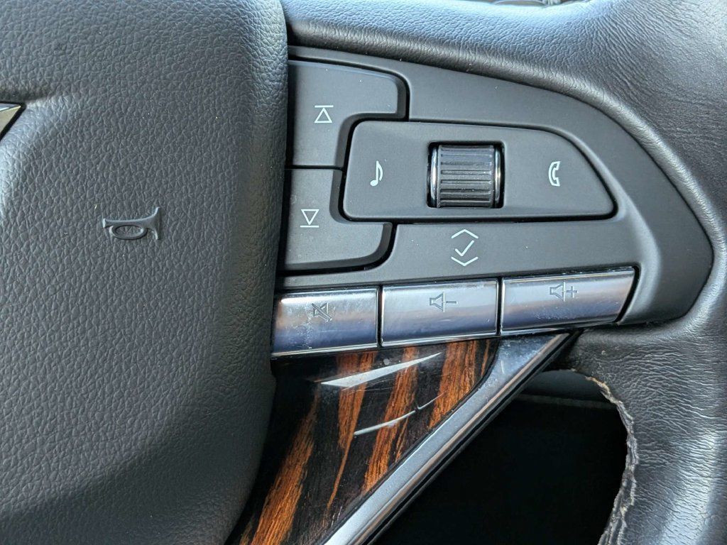 Used 2022 Cadillac Escalade Premium Luxury w/ Performance Package RWD image 30