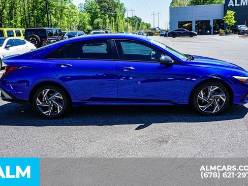 Used 2025 Hyundai Elantra Sport FWD image 9