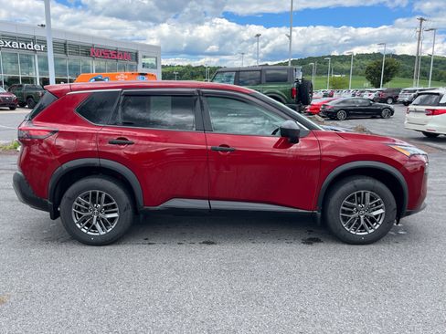 Used 2023 Nissan Rogue S AWD/4WD image 2