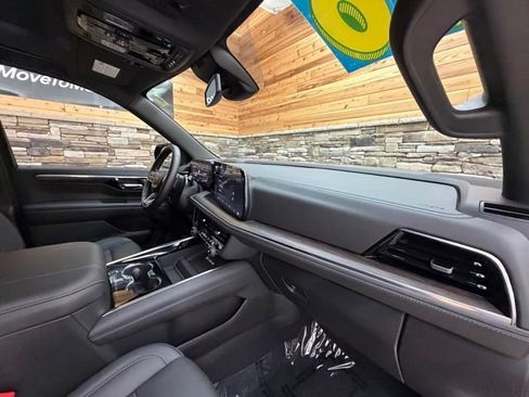 Used 2026 Chevrolet Suburban Z71 w/ Comfort Package AWD/4WD image 15