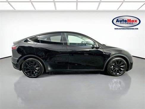 Used 2023 Tesla Model Y Long Range image 10