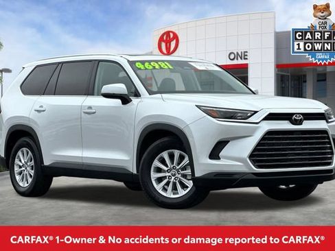 Used 2025 Toyota Grand Highlander AWD image 2