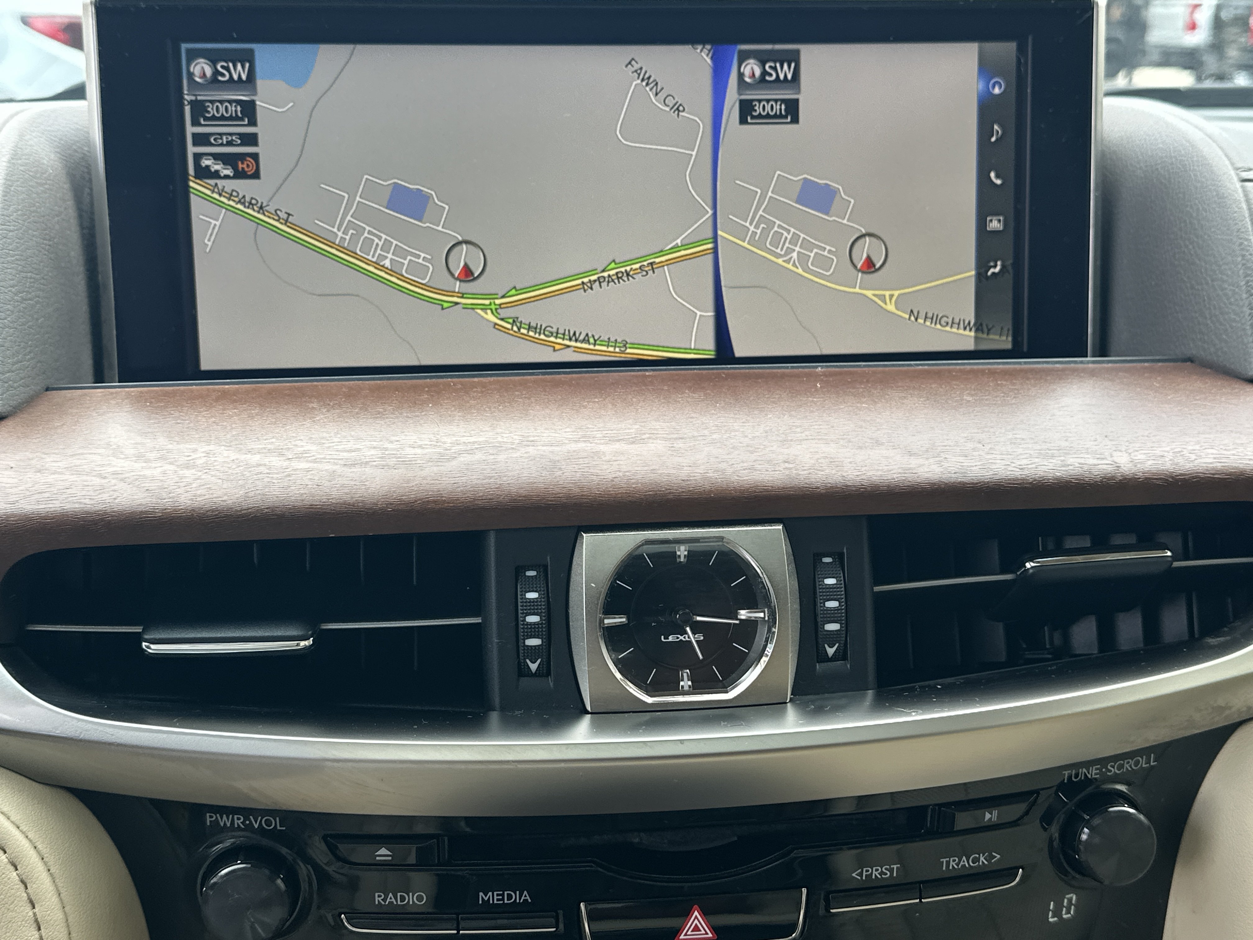 Used 2018 Lexus LX 570 4WD w/ Luxury Package image 29