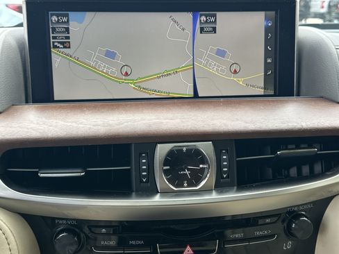 Used 2018 Lexus LX 570 4WD w/ Luxury Package image 29