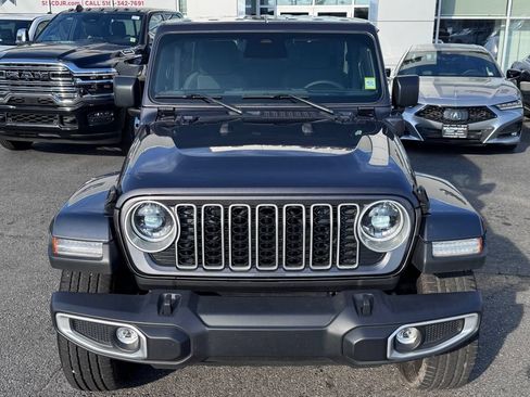 Used 2025 Jeep Wrangler Unlimited Sahara AWD/4WD image 2