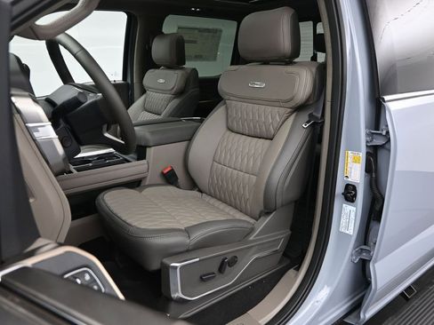 New 2026 Ford F450 Platinum w/ Platinum Plus Package AWD/4WD image 8