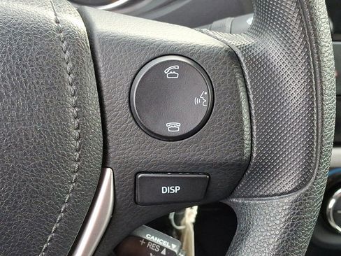 Used 2015 Toyota Corolla LE image 19