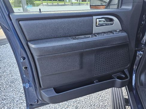 Used 2017 Ford Expedition Limited w/ Equipment Group 301A RWD image 16