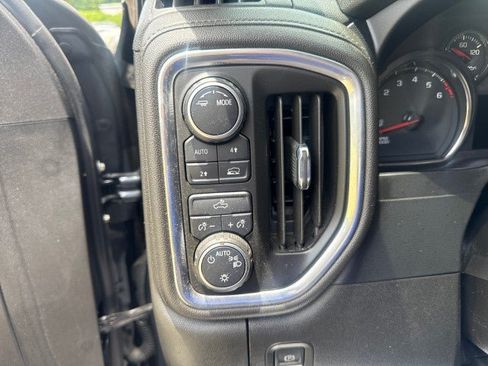 Used 2021 Chevrolet Silverado 1500 LT AWD/4WD image 16