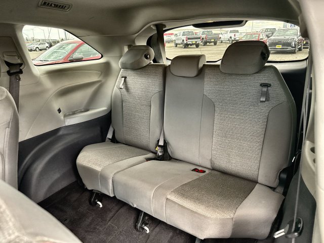 Used 2024 Toyota Sienna LE FWD image 22