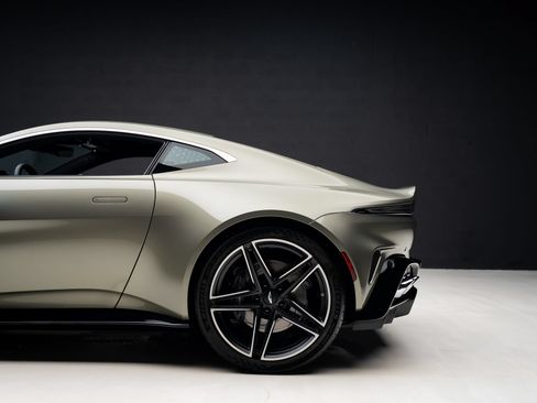 Used 2025 Aston Martin V8 Vantage Coupe RWD image 20
