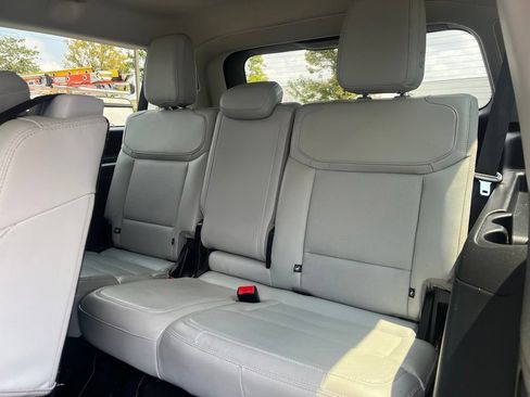 Used 2025 Ford Expedition Max Platinum AWD/4WD image 17