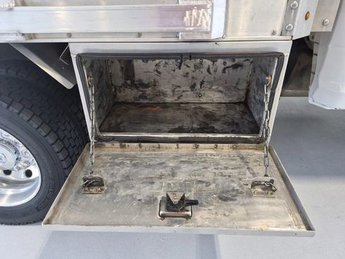 Used 2021 RAM 5500 Tradesman w/ Chrome Appearance Group AWD/4WD image 16