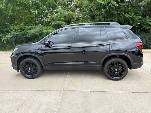 Used 2024 Honda Passport Black Edition image 2