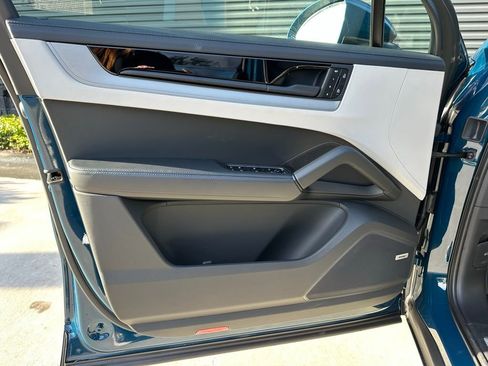 Used 2026 Porsche Cayenne S image 18