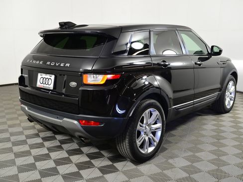 Used 2017 Land Rover Range Rover Evoque SE Premium image 8
