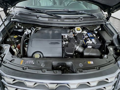 Used 2017 Ford Explorer XLT w/ Equipment Group 202A image 30