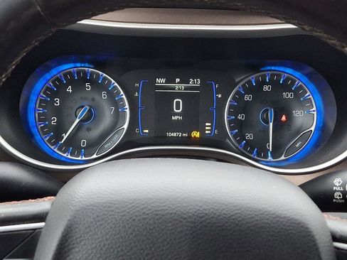 Used 2018 Chrysler Pacifica Touring-L image 20