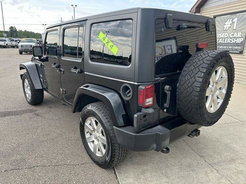 Used 2016 Jeep Wrangler Unlimited Sahara w/ Dual Top Group AWD/4WD image 7