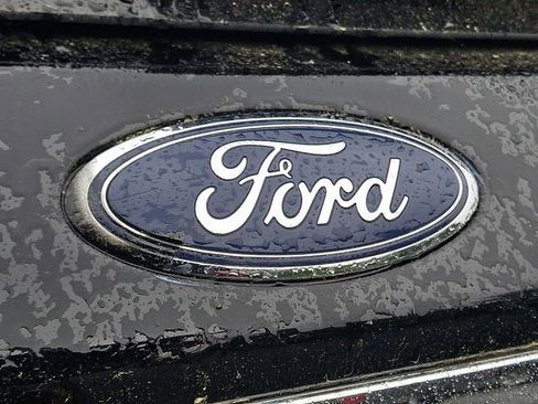 Used 2022 Ford Explorer XLT w/ Equipment Group 202A AWD/4WD image 31