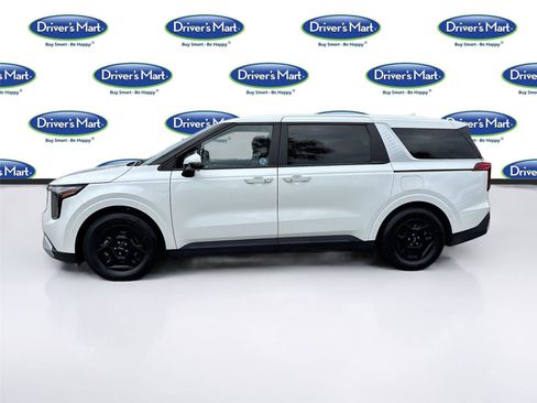 Used 2025 Kia Carnival FWD image 4