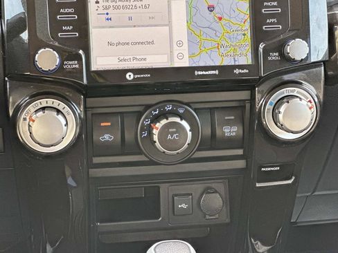 Used 2024 Toyota 4Runner TRD Off-Road Premium image 11