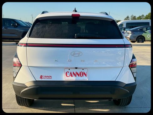 Used 2025 Hyundai Kona SEL FWD image 7