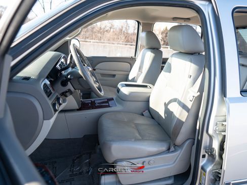 Used 2011 Chevrolet Avalanche LTZ image 15